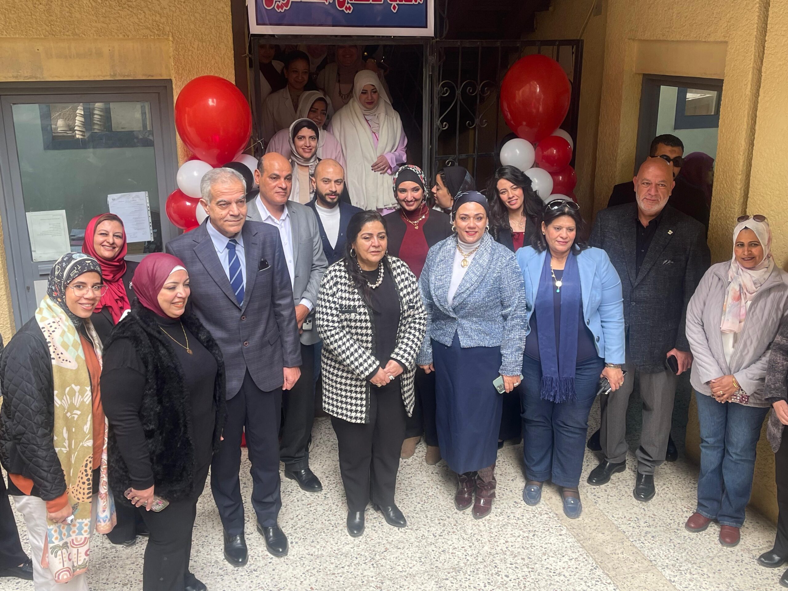 مدير عام منطقة مصر الجديدة الطبية تفتتح مكتب تطعيمات وتحصين المسافرين لخدمة الاهالى