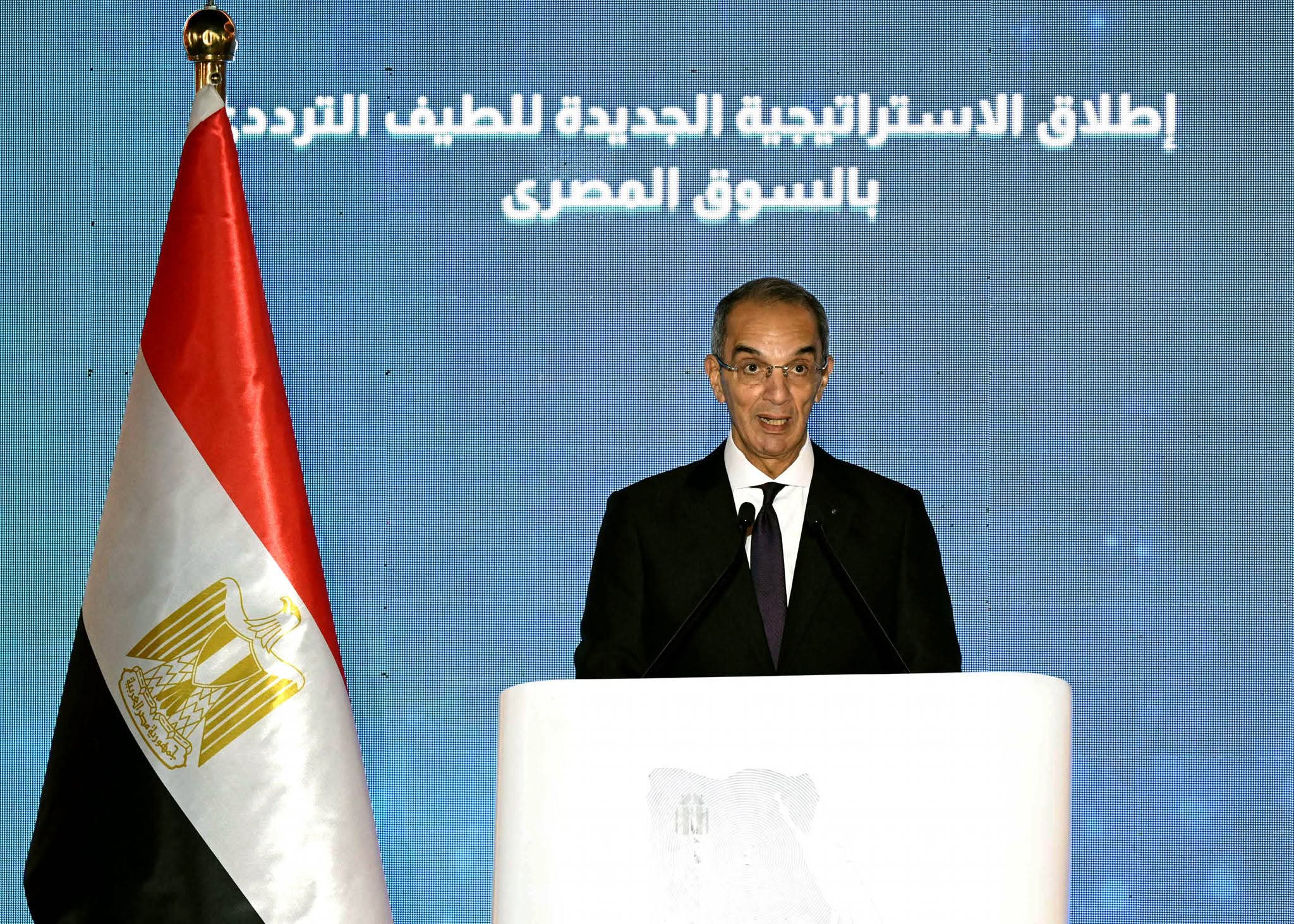 توقيع أكبر صفقة ترددات شهدها قطاع الاتصالات المحمولة فى مصر منذ نشأته  بإتاحة 410 ميجاهرتز جديدة لشركات المحمول بقيمة 3.5 مليار دولار