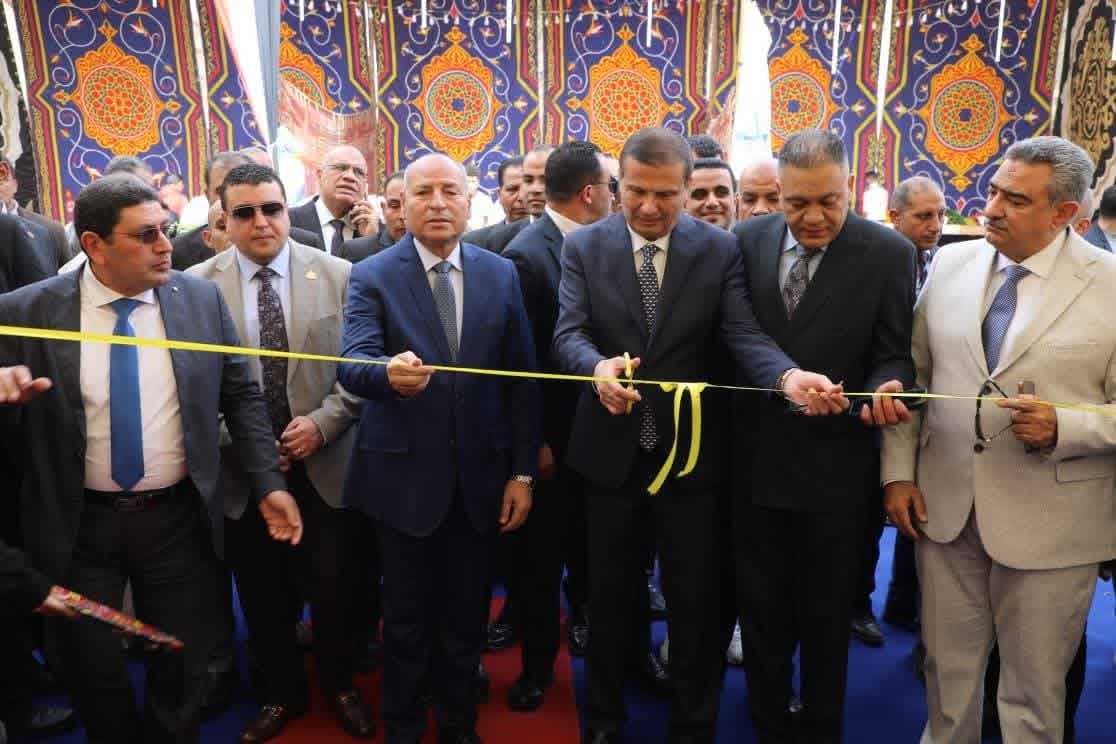 محافظ القاهرة ووزير الزراعة يفتتحان معرض السلع والمنتجات الغذائية بميدان باب الشعرية بمناسبة شهر رمضان