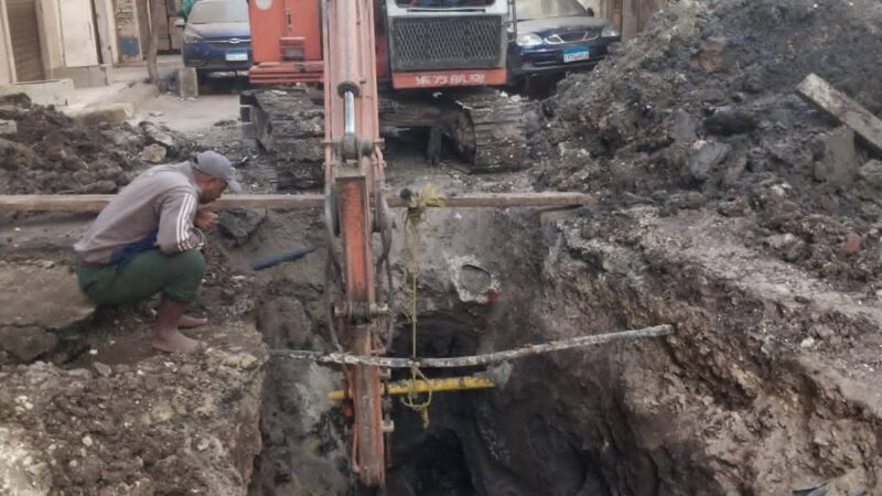 رئيس حى الأميرية تتابع اعمال مشروع صرف الصحي شارع امتداد عبد الرحمن نصر