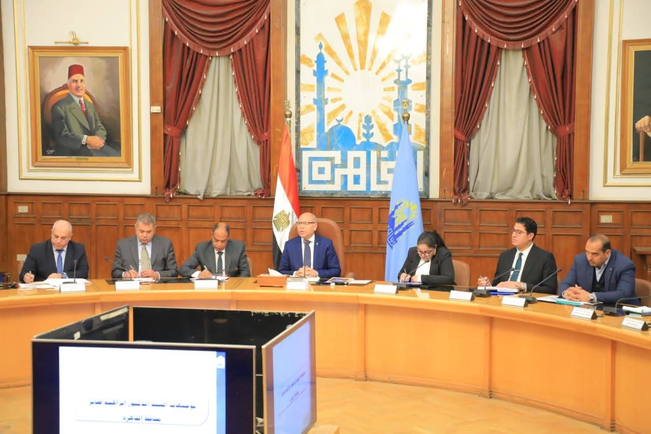 محافظ القاهرة يعقد اجتماعًا موسعًا لمتابعة ملف التصالح على مخالفات البناء