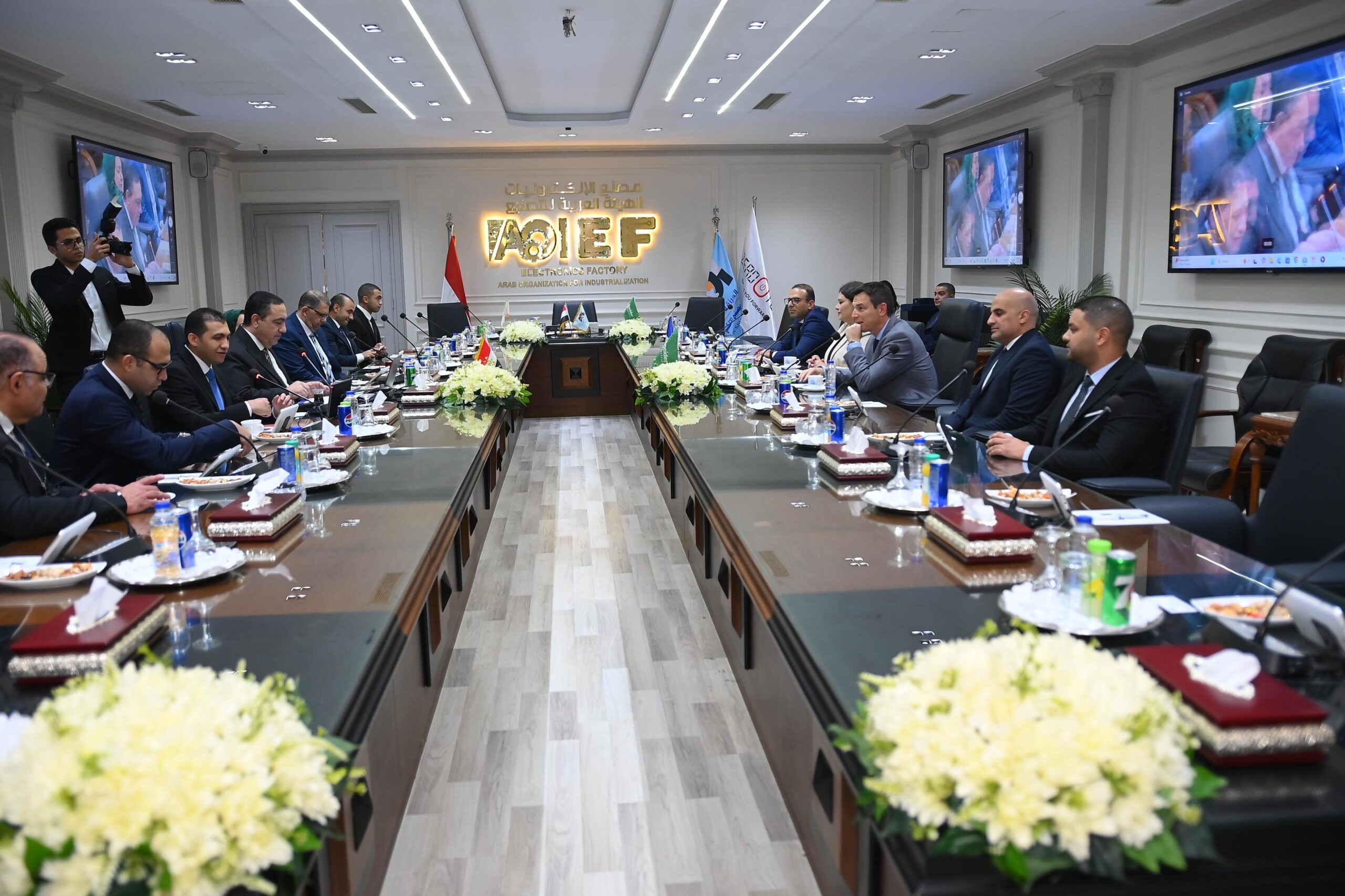 شنايدر إلكتريك وزيروتك يوقعان اتفاقية تعاون لتجميع وحدات الداتا سنتر داخل مصنع إلكترونيات العربية للتصنيع