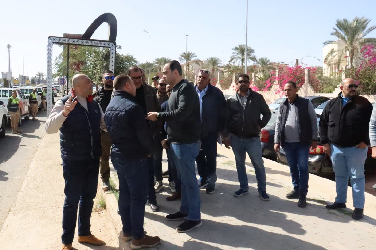 حملة مكبرة لإعادة الانضباط بشوارع الشيخ زايد.. والتحفظ على 20 سايس مخالف