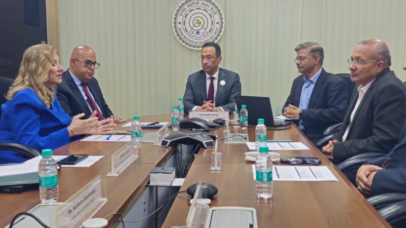 وزير الاتصالات يناقش مع مسئولي المعهد الهندي للتكنولوجيا التعاون في مجال بناء القدرات الرقمية