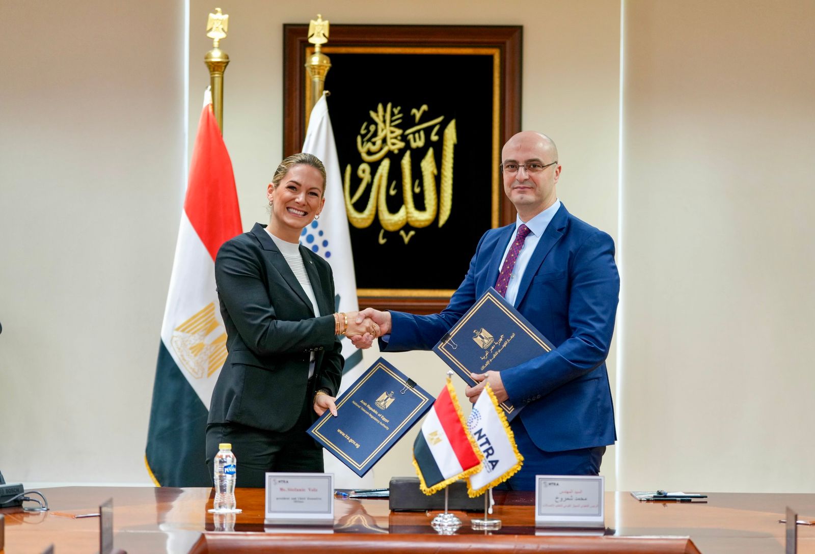 تنظيم الاتصالات يمنح تراخيص جديدة لتقديم خدمات “إنترنت الأشياء” للسيارات في مصر إلى شركة مرسيديس بنز ايجيبت للتجارة