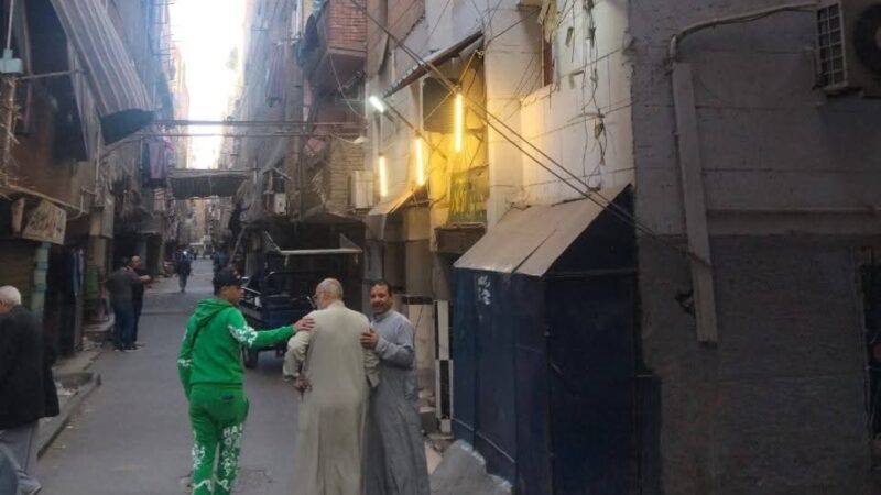 رئيس حى الأميرية تتابع الإنارة لشوارع الحي