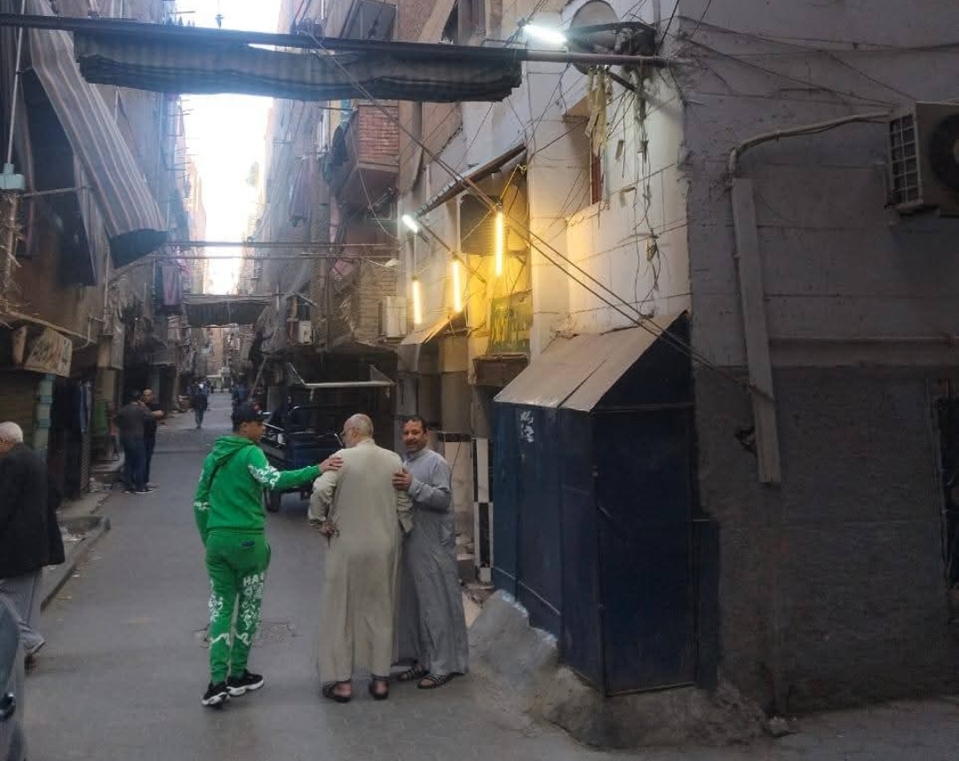 رئيس حى الأميرية تتابع الإنارة لشوارع الحي