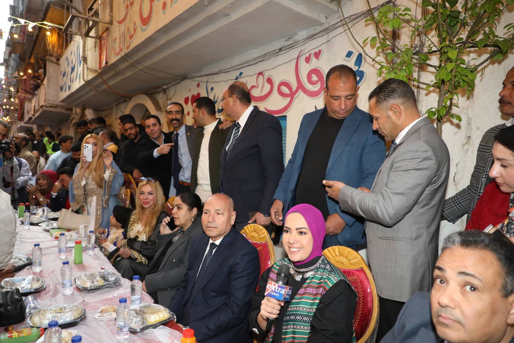محافظ القاهرة يشارك في أكبر حفل إفطار جماعى شعبي في مصر بالمطرية