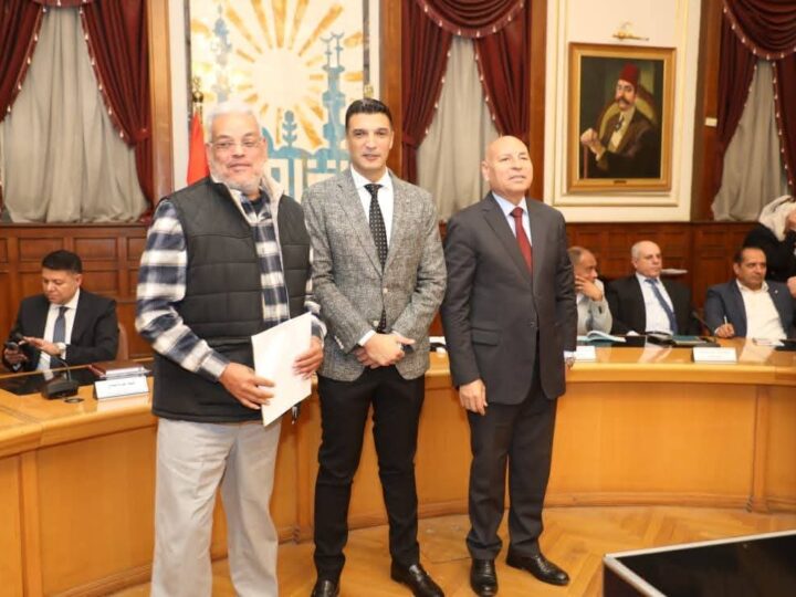 محافظ القاهرة ووزير الصناعة يعقدان حوار مفتوح ومباشر مع مستثمري منطقة شق الثعبان الصناعية