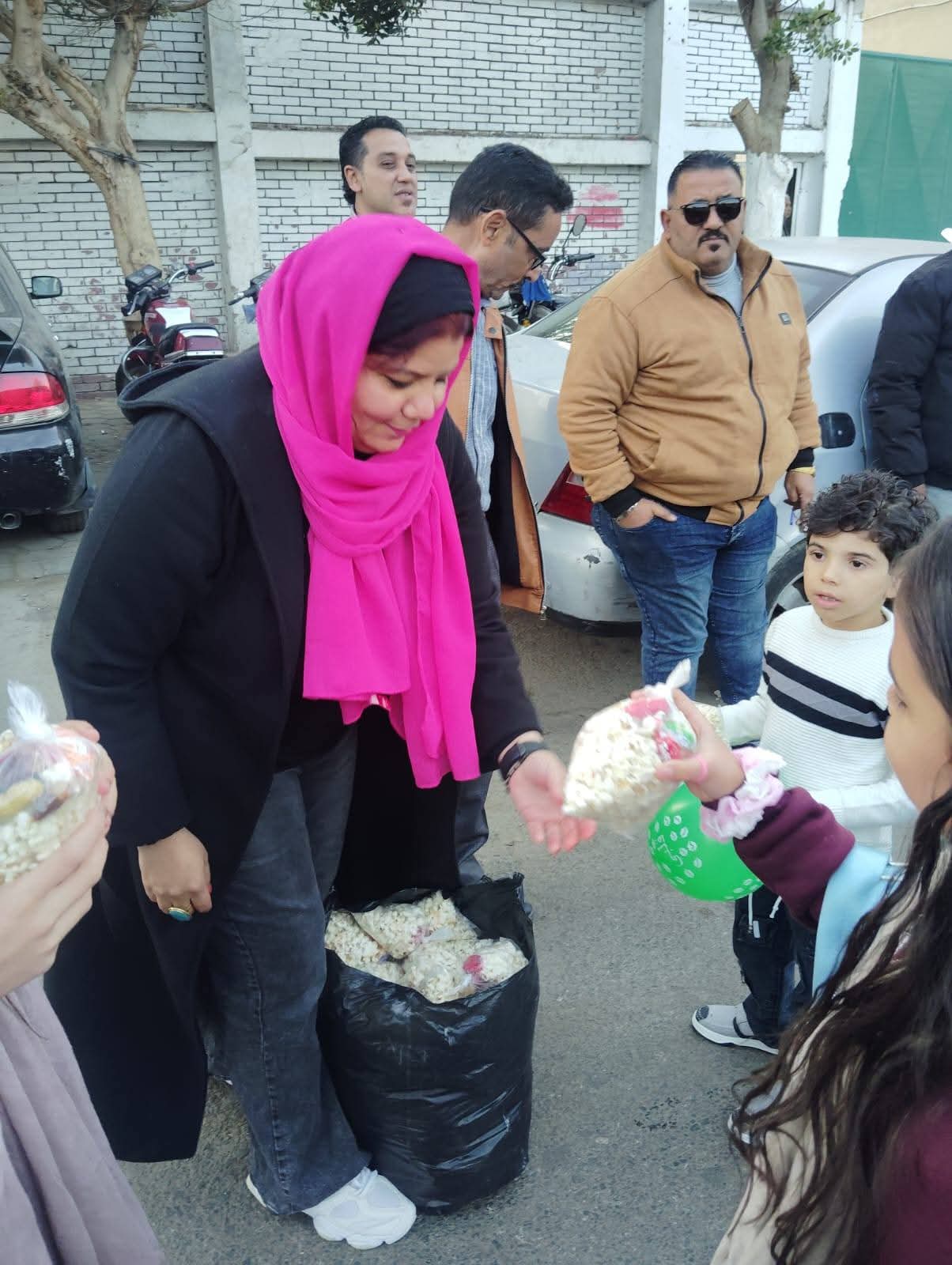 رئيس حى الأميرية تهنئ أهالي الحي بمناسبة العيد