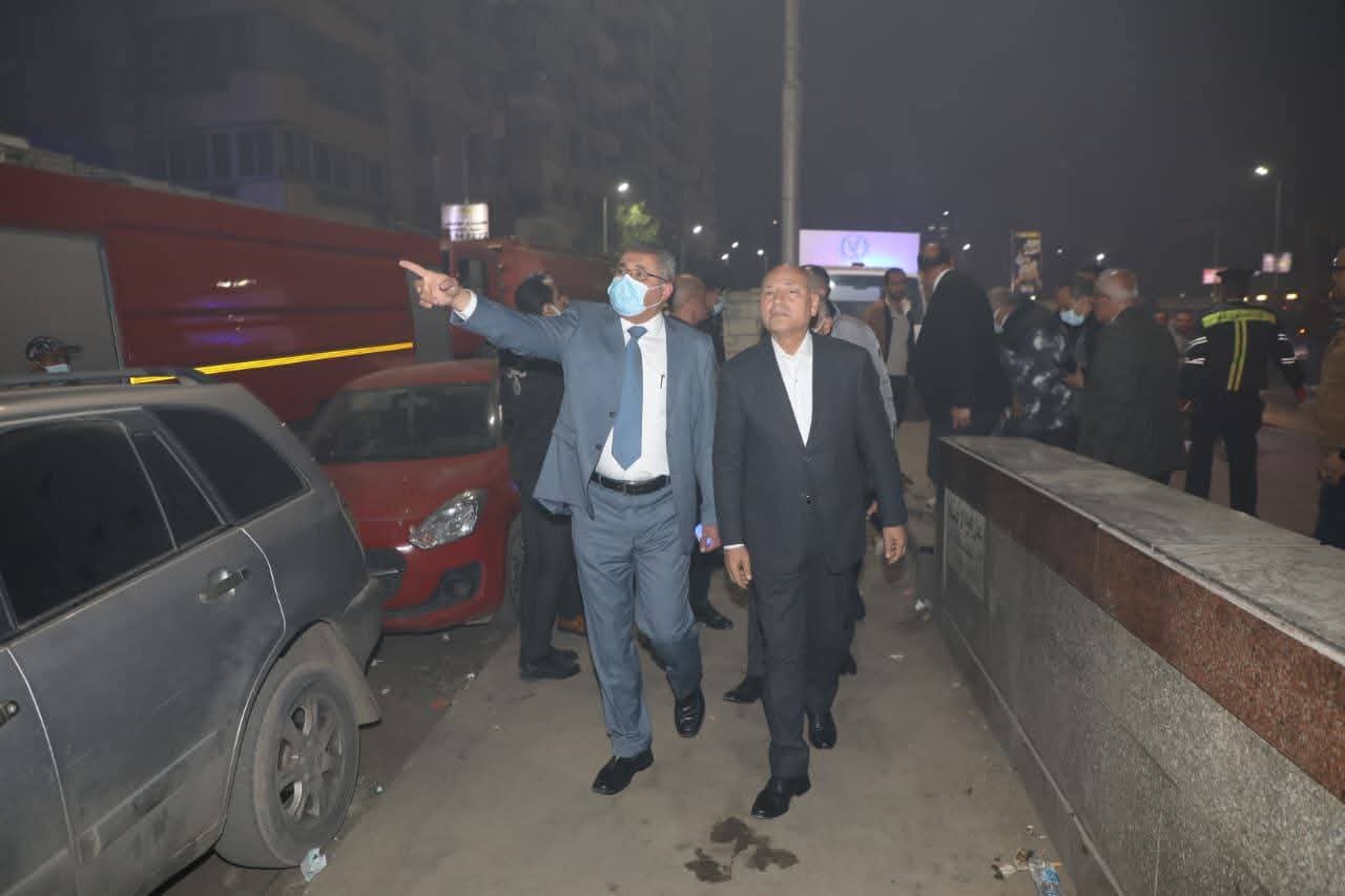 محافظ القاهرة يتفقد موقع حريق مصنع ومخزن للملابس  بشارع سرايا القبة حى الزيتون