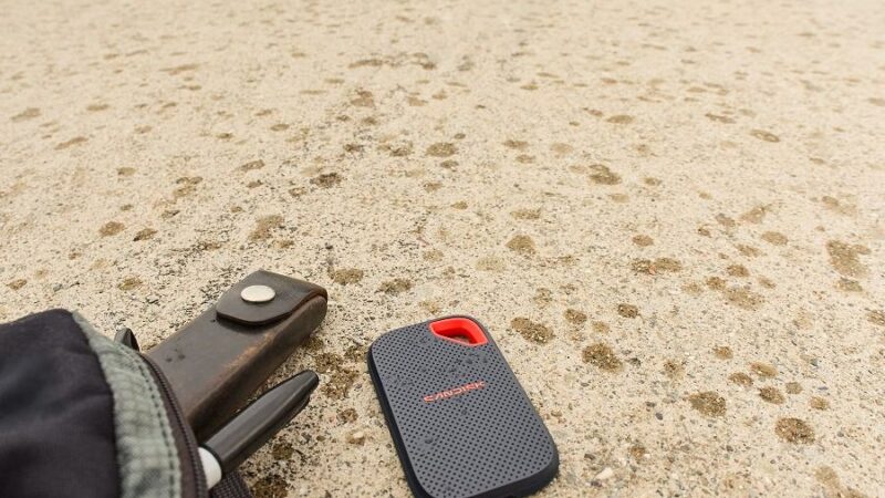 SanDisk تكشف عن الجيل الجديد من محركات أقراص SSD المحمولة لدعم سير العمل الأسرع والأكثر تطلبًا والمحتوى المُنشأ بالذكاء الاصطناعي