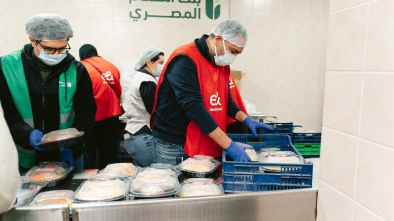 إي آند مصر تطلق مبادرة “طبق العيلة” لتقديم الوجبات اليومية وتنظم فعاليات إفطار جماعية تحت اسم “عزومة العيلة” فى عدة محافظات لدعم الأسر المستحقة خلال شهر رمضان المبارك