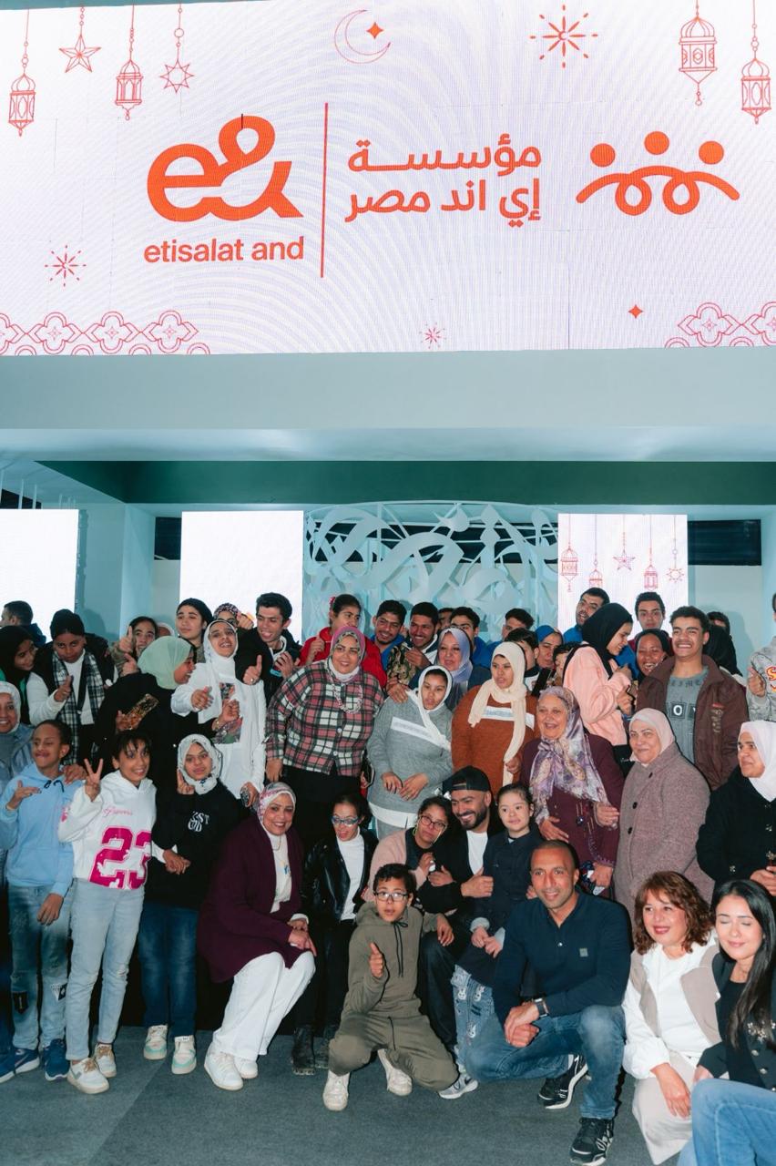 مؤسسة إي آند مصر تنظم حفل إفطار لإطلاق مبادرة “كل مكالمة بتعلمهم كلمة” بحضور النجم تامر حسني لدعم الأطفال  القادرون بإختلاف