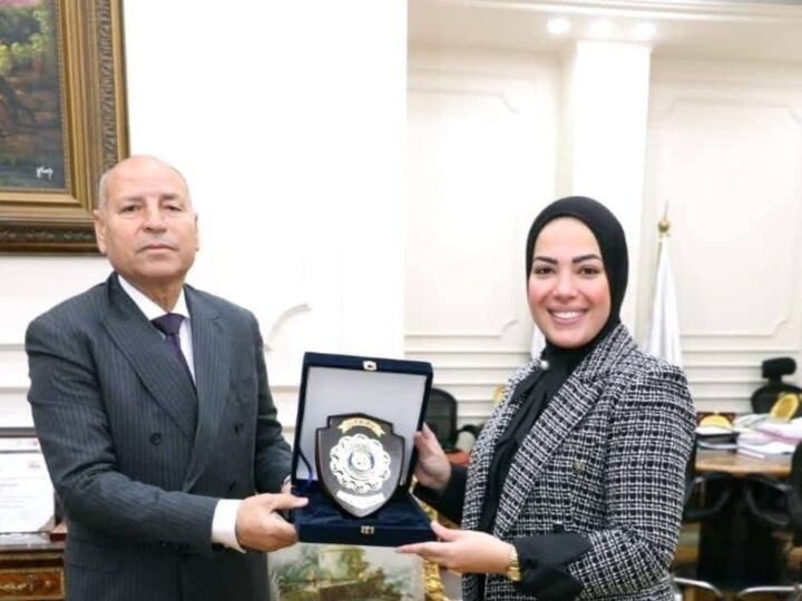 محافظ القاهرة يوجه الشكر للاعلامية اية عبد الرحمن لدورها البارز فى فاعليات مائدة المطرية