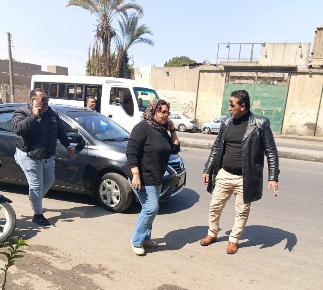 حملة مكبرة لرفع الإشغالات وإعادة الانضباط لشوارع حي الأميرية