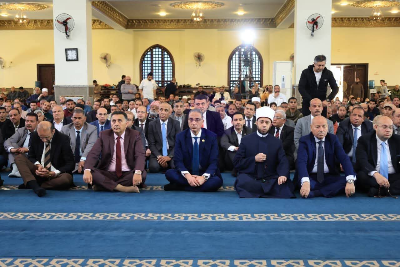 احتفالا بالعيد القومي لمحافظة الجيزة …محافظ القاهرة يؤدي صلاة الجمعة بمسجد السيدة خديجة بنت خويلد بمدينة السادس من أكتوبر