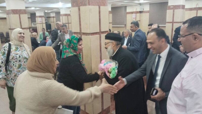 رئيس حى الأميرية تزور كنيسة السيدة العذراء مريم بالأميرية  لتقديم التهنئة للأخوة الأقباط بالعيد
