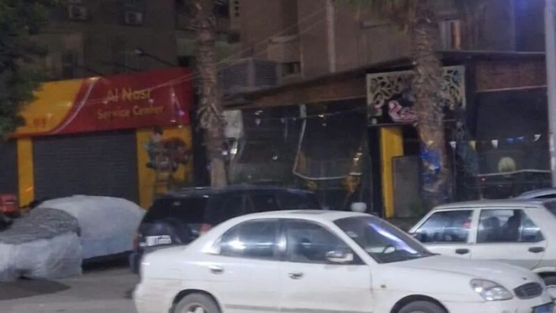 رئيس حى مصر الجديدة يتابع غلق المحال العامه والمراكز التجاريه بنطاق الحى