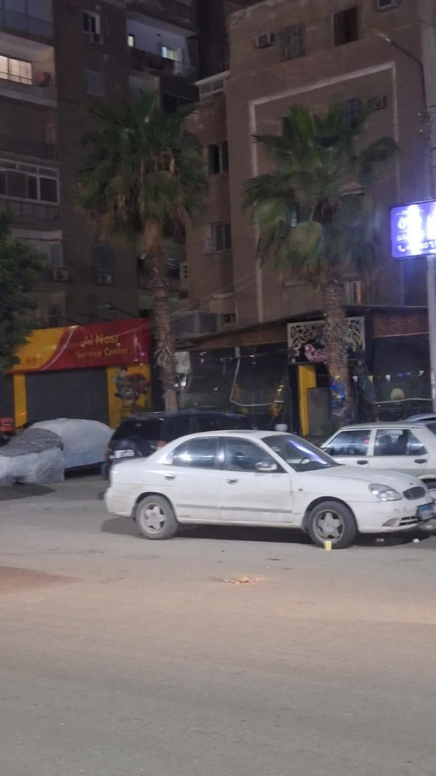 رئيس حى مصر الجديدة يتابع غلق المحال العامه والمراكز التجاريه بنطاق الحى