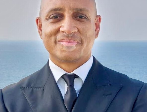 الربان وسام هركي يهنئ القيادة السياسية و قواتنا المسلحه و شعب مصر بذكرى تحرير سيناء