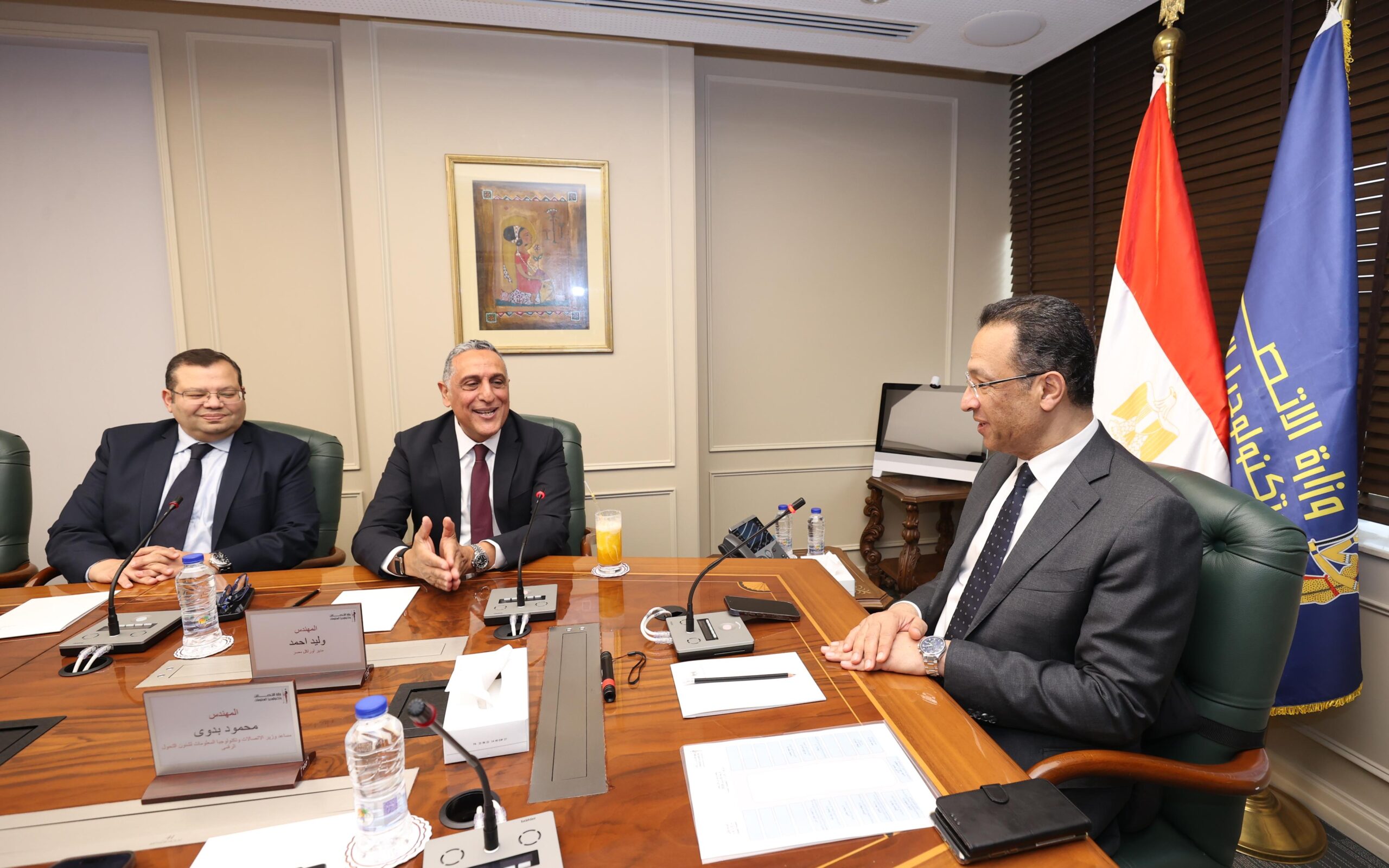وزير الاتصالات   يناقش مع المدير الإقليمي لشركة Oracle مصر خطط الشركة لتعزيز التعاون في مجال التحول الرقمي في مصر