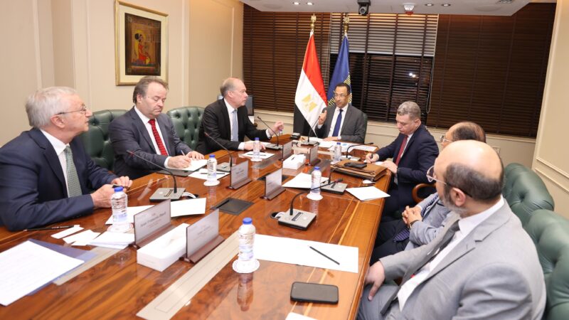 وزير الاتصالات يبحث مع مسئولي شركة HMD خطط التوسع في تصنيع وتصدير هواتف “نوكيا” من مصر