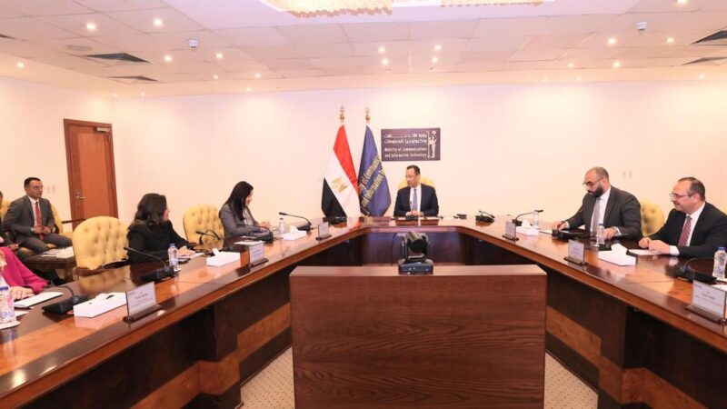 وزير الاتصالات يبحث مع الممثل المقيم لبرنامج الأمم المتحدة الإنمائي في مصر  تعزيز الشراكة في مجالات التحول الرقمي