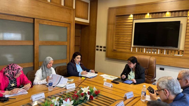 نائب محافظ القاهرة للمنطقة الشرقية يجتمع رؤساء الأحياء لإنجاز عدد من الملفات الهامة