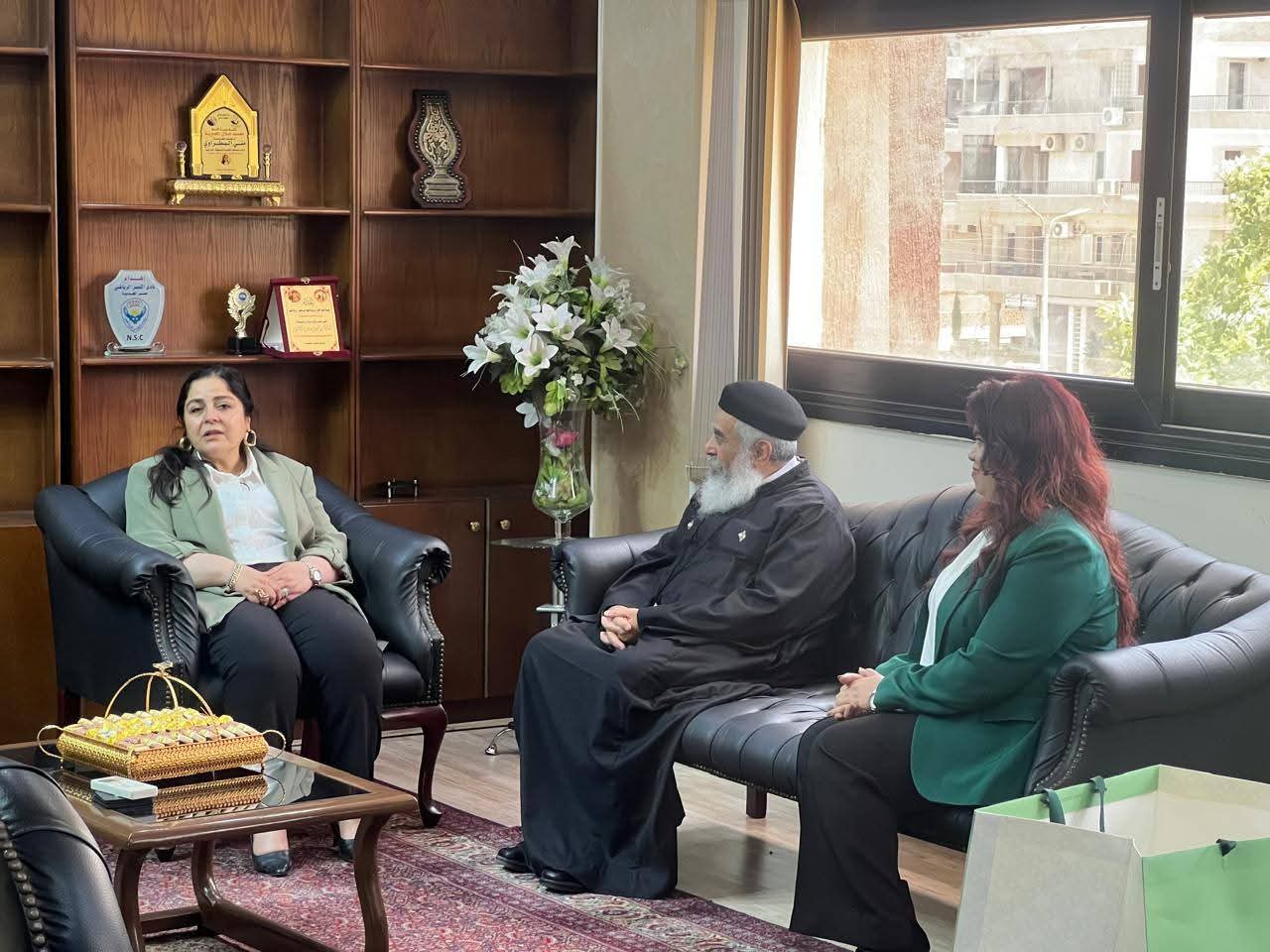 “نائب محافظ القاهرة للمنطقة الشرقية تستقبل وفد الكنيسة الأرثوذكسية لتقديم التهنئة بمناسبة عيد الأضحي المبارك”