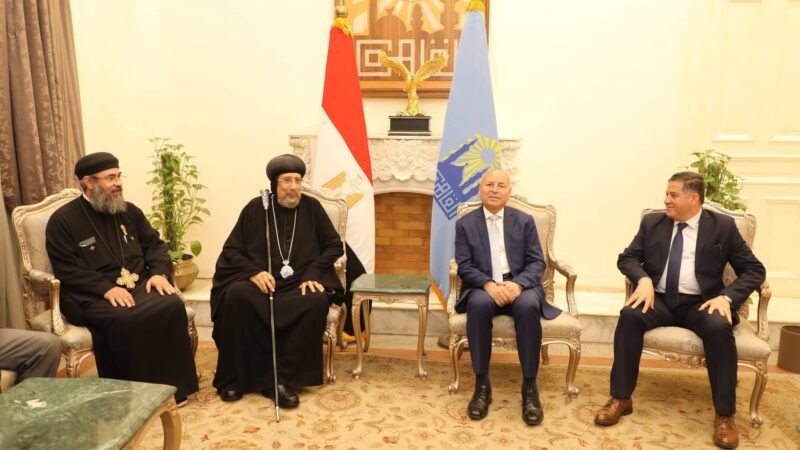 محافظ القاهرة يتلقى التهاني بالعيد الأضحى المبارك من وفد العائلة المصرية