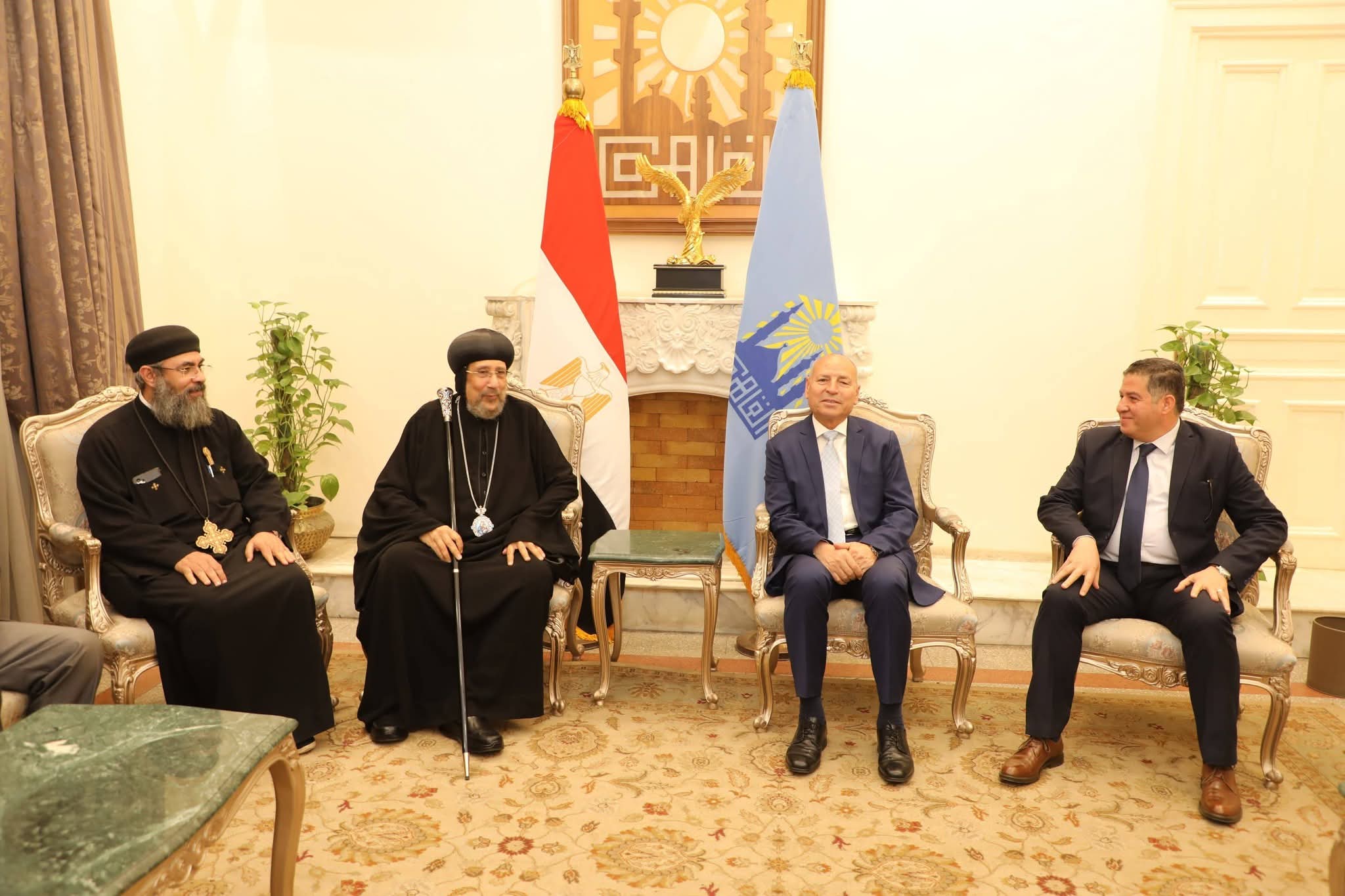 محافظ القاهرة يتلقى التهاني بالعيد الأضحى المبارك من وفد العائلة المصرية