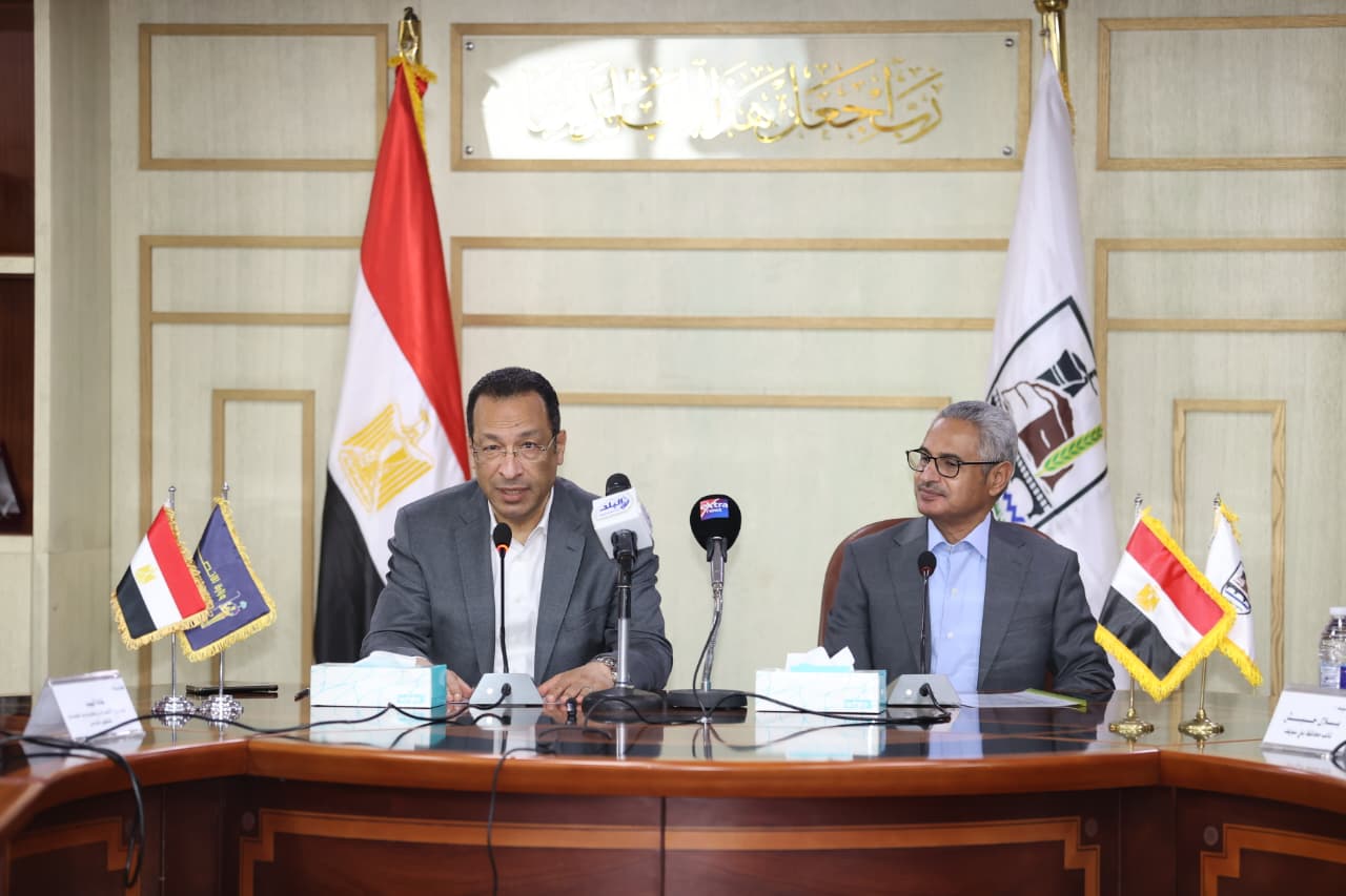 وزير الاتصالات يبحث مع محافظ بني سويف آليات تعزيز التعاون في مجالات التكنولوجية وتسريع وتيرة التحول الرقمي بالمحافظة