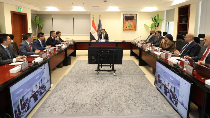 وزير الاتصالات يبحث مع مسئولي شركة هواوي Huawei تعزيز التعاون في مجال الاتصالات والتكنولوجيات المتقدمة والحوسبة السحابية وبناء القدرات الرقمية