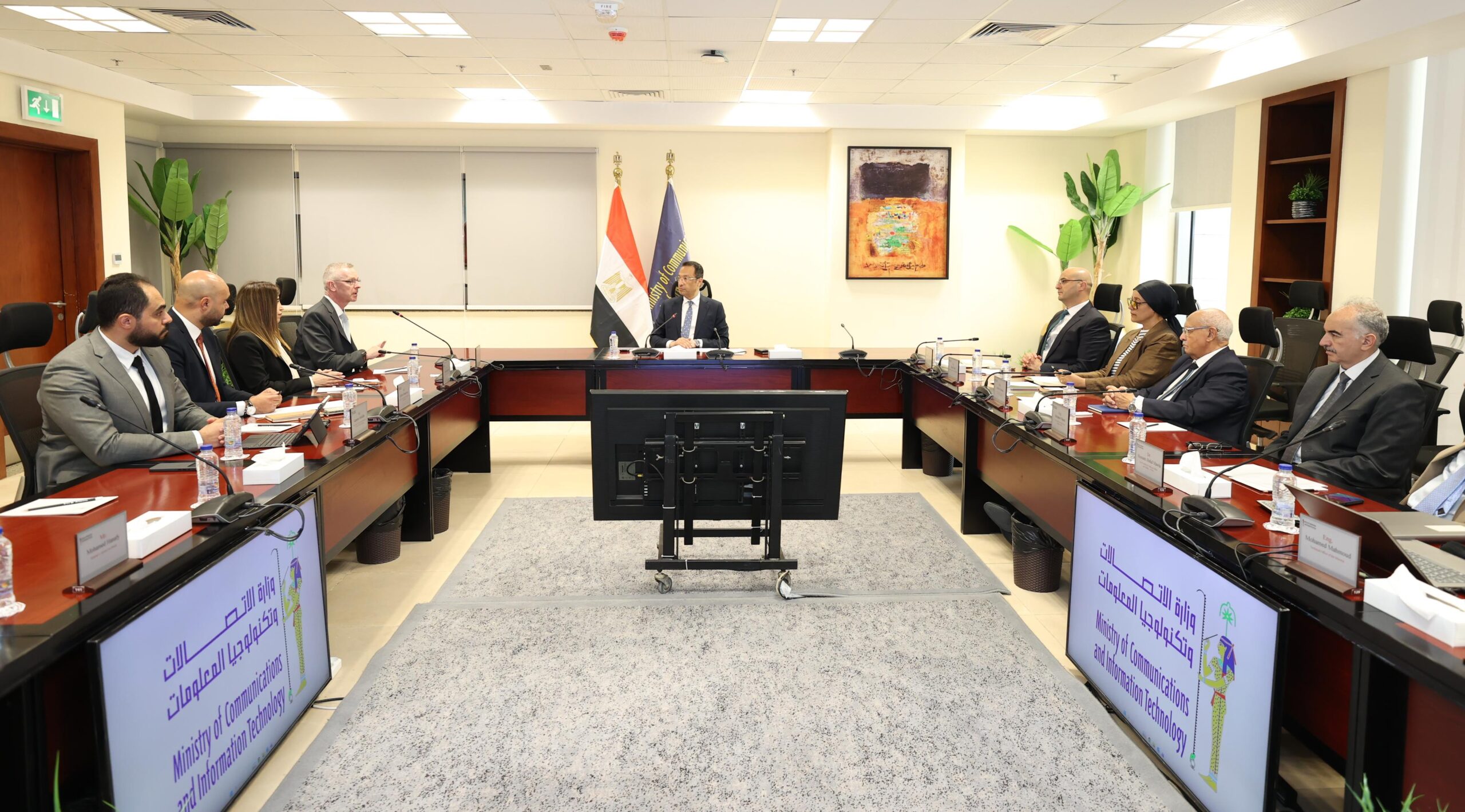 وزير الاتصالات  يبحث مع مسئولي شركة إريكسون Ericsson التوسع في حجم أعمال الشركة في مصر
