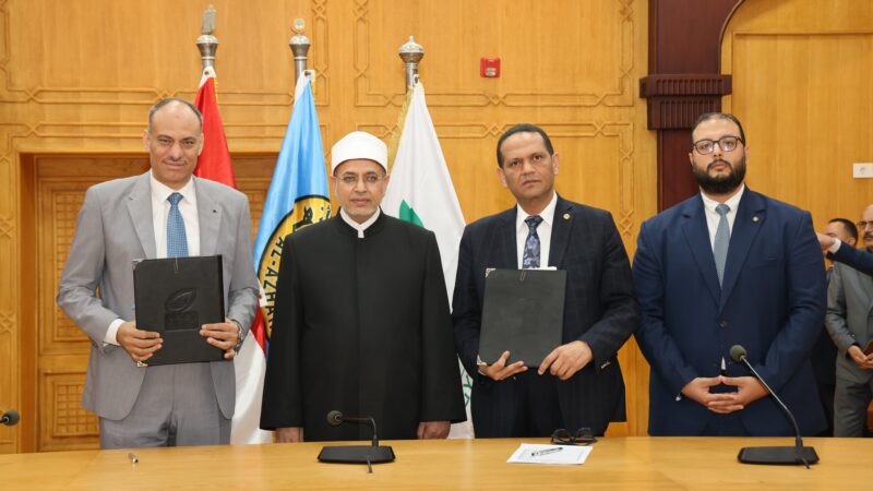 “البريد المصري” و”جامعة الأزهر” يوقّعان بروتوكول تعاون.. لتقديم خدمات مالية وبريدية متكاملة لطلاب جامعة الأزهر والعاملين