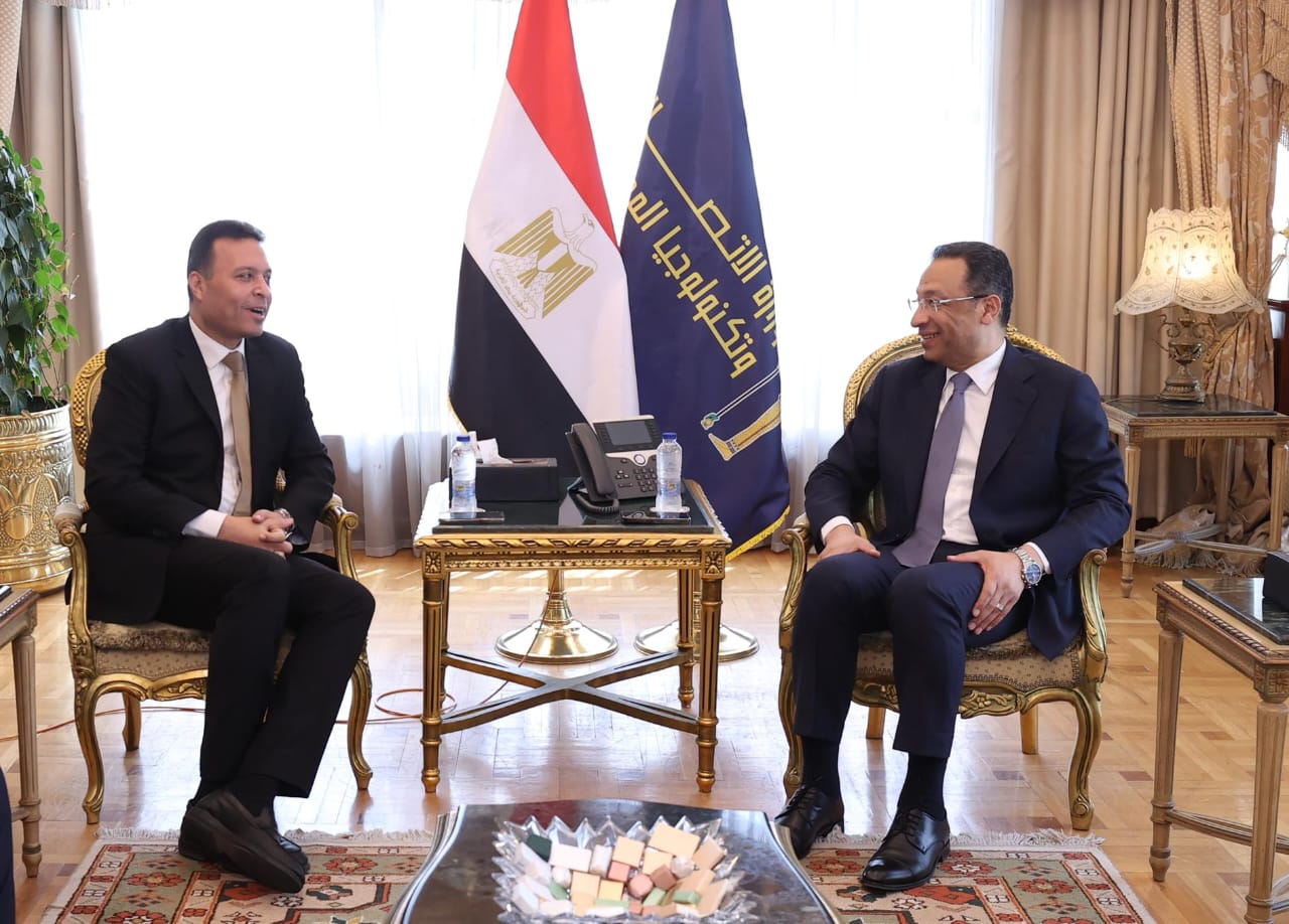 وزير الاتصالات يبحث مع رئيس الجهاز المركزي للتعبئة العامة والإحصاء التعاون في تنفيذ مشروع التعداد العام للسكان والإسكان والمنشآت لعام 2027