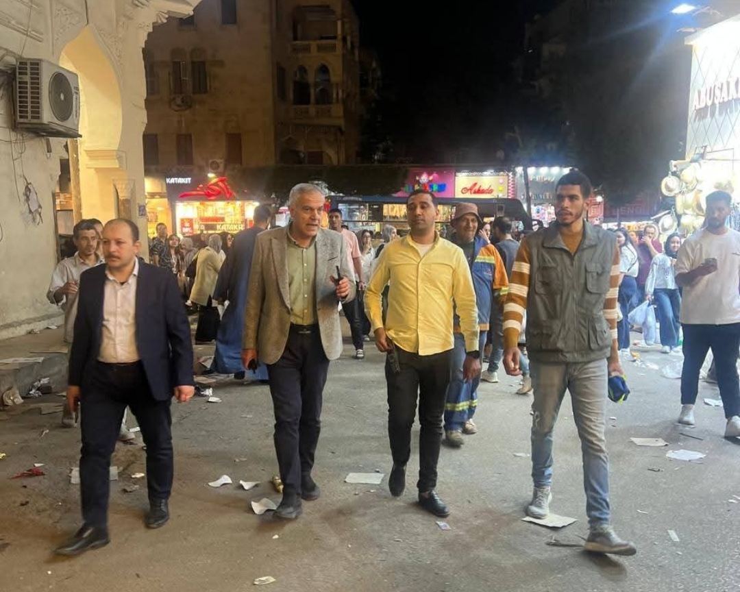 نائب محافظ القاهرة للمنطقة الشرقية توجه بحملات لرفع اشغالات حى مصر الجديدة