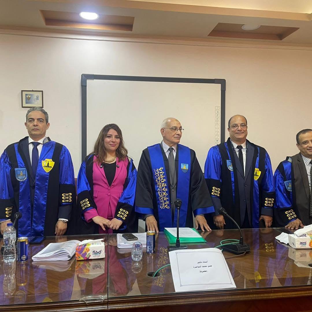 نقيب الإعلاميين مناقشًا ومحكمًا رسالة دكتوراه حول التناول الإعلامي لإصابات الملاعب بجامعة الإسكندرية