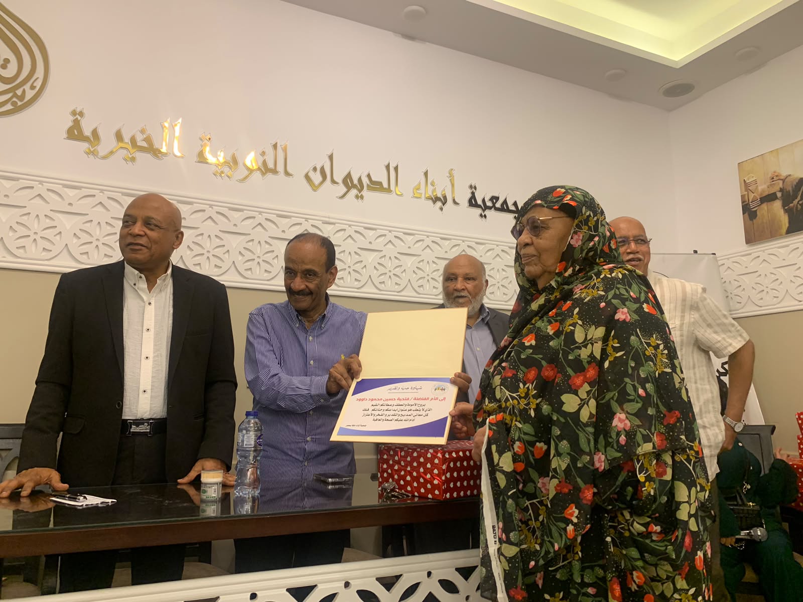 بحضور المستشار عبد الرحمن صالح والأستاذ مسعد هركي… جمعية أبناء حلفا بالقاهرة برئاسة الأستاذ محمد صالح تكرم الأمهات المثاليات