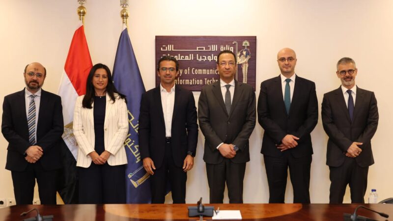 وزير الاتصالات يشهد مراسم منح شركة حسن علام للبنية الرقمية ولحلول مراكز البيانات ترخيصًا لإنشاء وتشغيل مراكز البيانات وتقديم خدمات الحوسبة السحابية