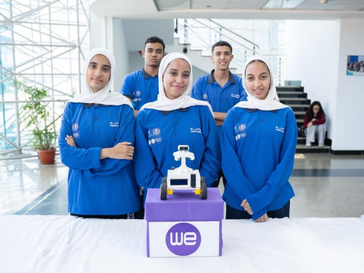 الرئيس التنفيذي للمصرية للاتصالات يكرم أصحاب المشروعات المتميزة بمدارس WE للتكنولوجيا التطبيقية خلال الحفل الختامي للأنشطة الدراسية  “WE Shine”