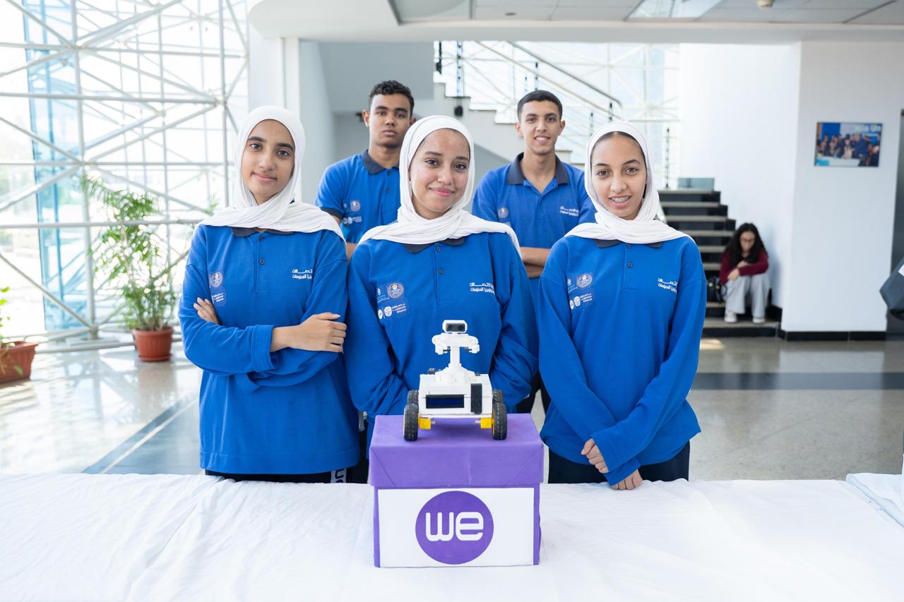 الرئيس التنفيذي للمصرية للاتصالات يكرم أصحاب المشروعات المتميزة بمدارس WE للتكنولوجيا التطبيقية خلال الحفل الختامي للأنشطة الدراسية  “WE Shine”