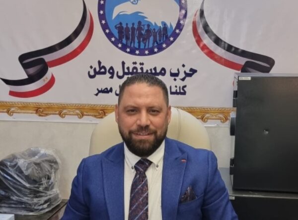 رضا عبد الرحمن يهنىء دكتور ابراهيم صابر لفوزه بالدورة الحالية لمبادرة حوافز تميز الاداء