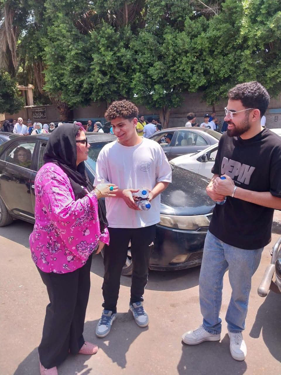 رئيس حى الأميرية تتابع بجولة ميدانية تفقدية شملت عدداً من لجان الامتحانات بنطاق الحي