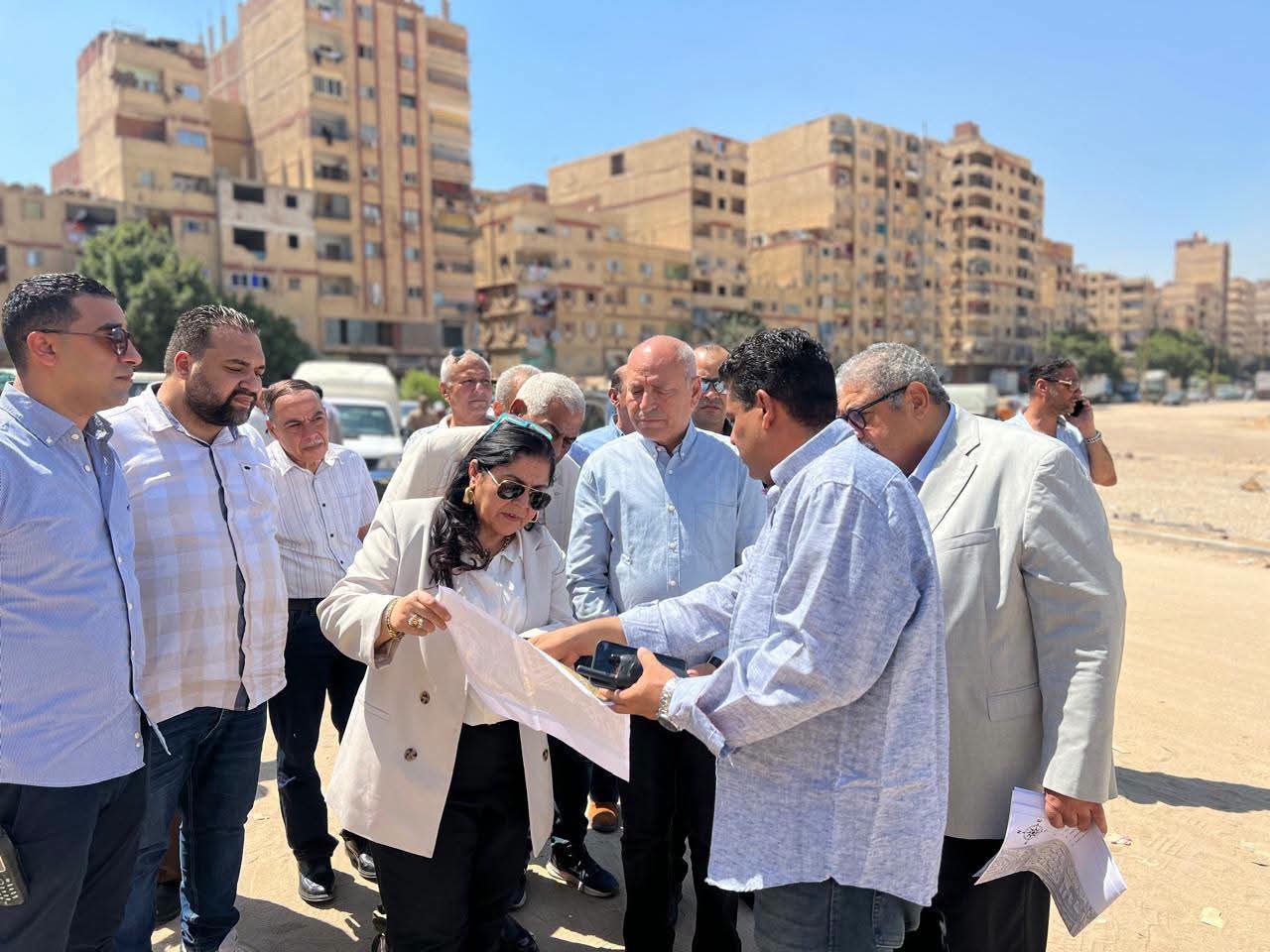 محافظ القاهرة يقرر نقل مسئولين لتقاعسهما وعدم القيام بالمهام المنوطة بهما