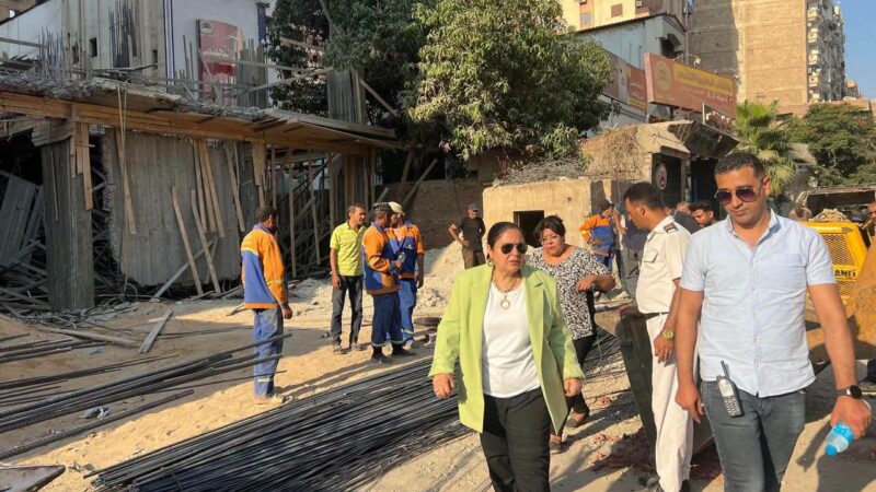 نائب محافظ القاهرة للمنطقة الشرقية تتابع إزالة بناء عقار مخالف ٤شارع البشري عين شمس