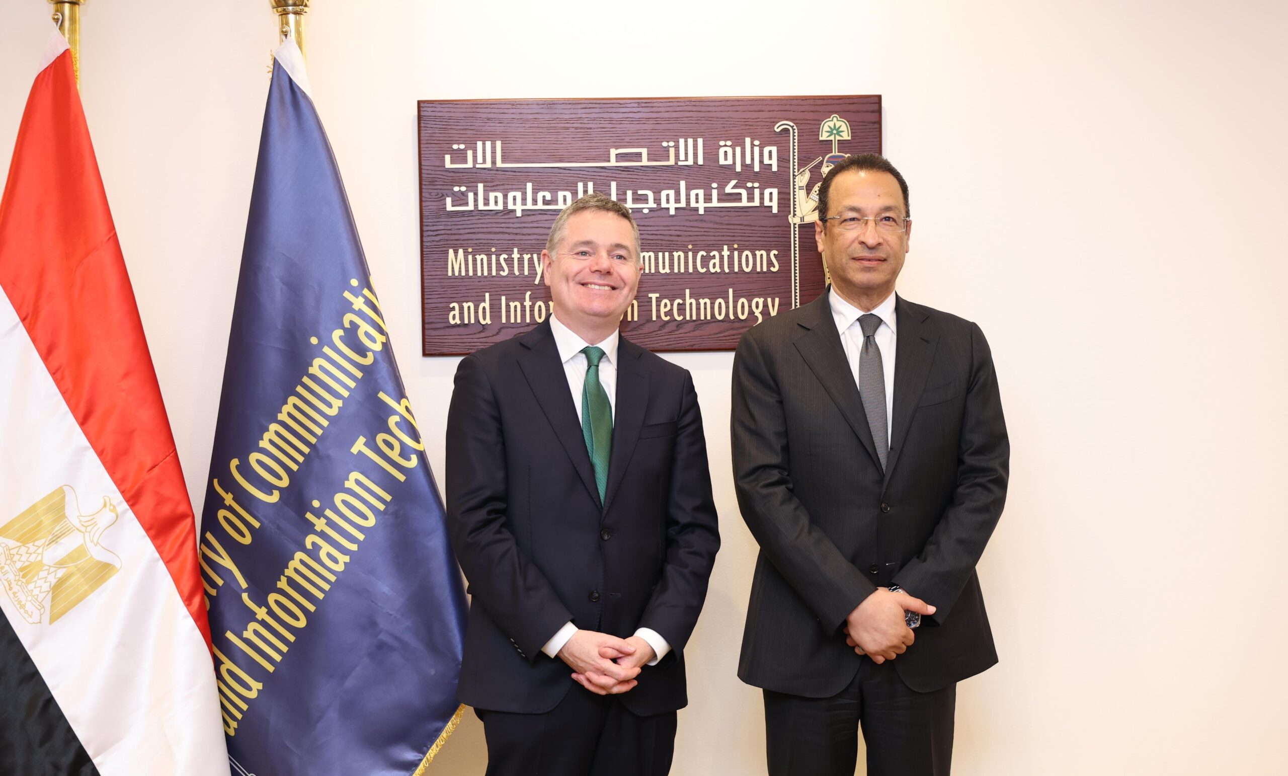 وزير الاتصالات يبحث مع مسؤولي البنك الدولي تعزيز الشراكة في مجالات التحول الرقمي والذكاء الاصطناعي