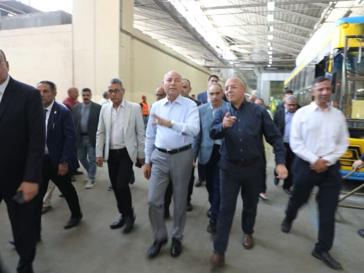 محافظ القاهرة يتفقد ورش جسر السويس التابعة لهيئة النقل العام لمتابعة منظومة العمل داخلها وأعمال الصيانة والعمرة والتجديد