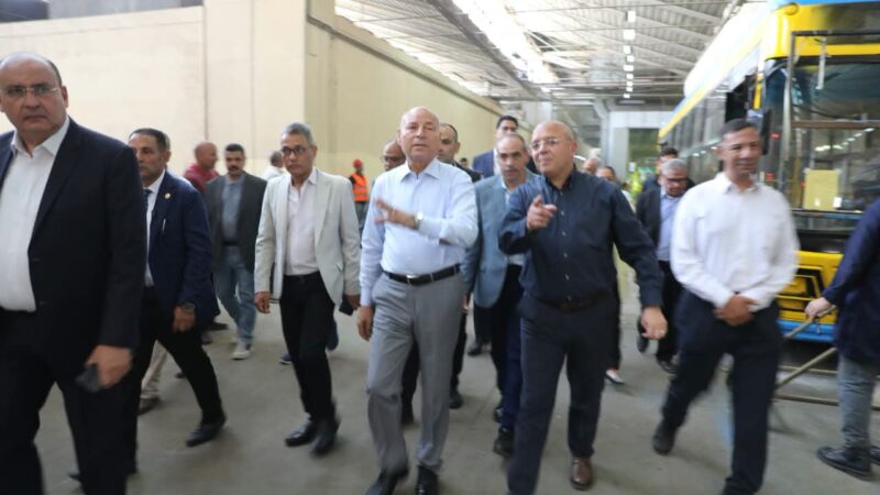 محافظ القاهرة يتفقد ورش جسر السويس التابعة لهيئة النقل العام لمتابعة منظومة العمل داخلها وأعمال الصيانة والعمرة والتجديد